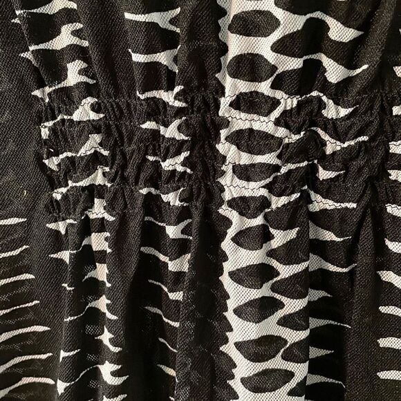 The Limited black and white print ruffle front sleeveless semi sheer S - Picture 9 of 14